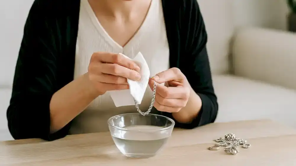 کاربردی‌ترین روش‌های سفید کردن نقره