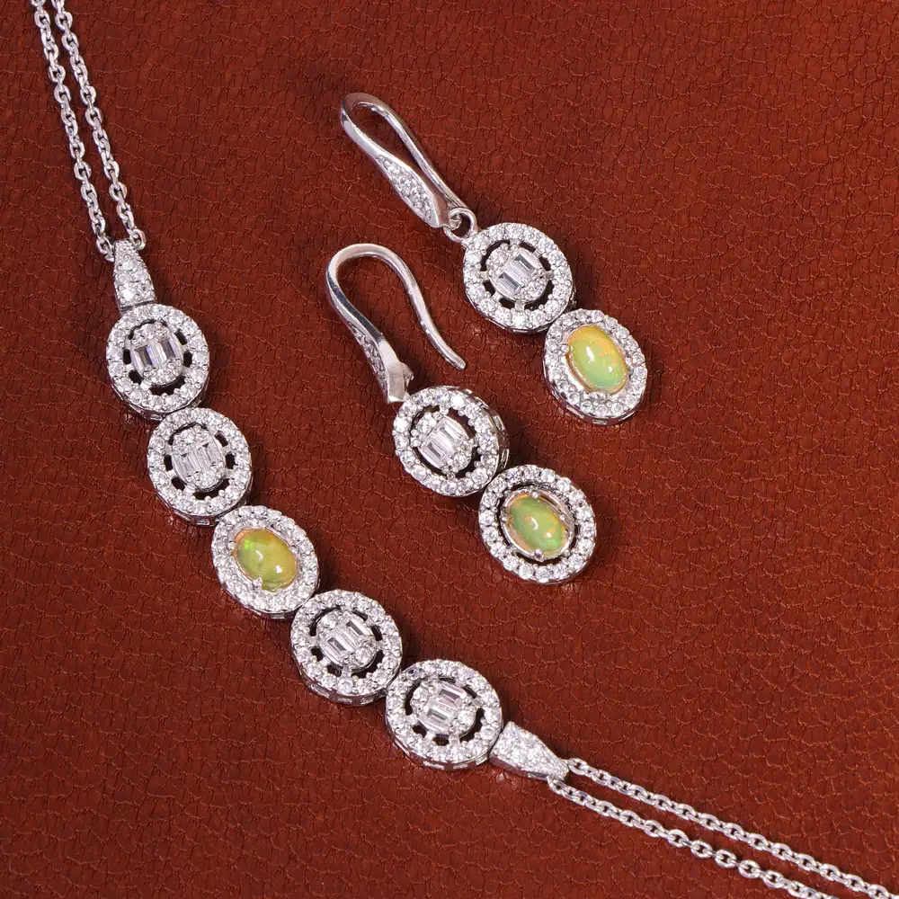 Women's Opal service